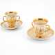 TWO PORCELAIN BEAKERS WITH DOUBLE HANDLE AND SAUCERS WITH GOLDEN CHINOISERIES - Foto 1