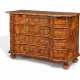 CHEST OF DRAWERS WITH SERPENTINE FRONT - фото 1
