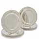 A SET OF TWELVE GEORGE III SILVER DINNER PLATES FROM THE 2ND BARON SANDYS` DINNER SERVICE - Foto 1