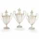 A SET OF THREE GEORGE III SILVER TWO-HANDLED SUGAR VASES AND COVERS - Foto 1
