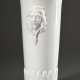 Meissen Weißporzellan Vase mit plastischem "Medusenhaupt", Entw.: Johann Jacob Irminger, Edition von 1982, Jubiläumsmarke von Johann Friedrich Böttger 1682-1719, H. 18,5cm, Glasur fleckig - фото 1