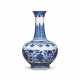 A FINE BLUE AND WHITE BOTTLE VASE - фото 1