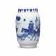 A SMALL BLUE AND WHITE ‘FIGURAL’ OVOID JAR - Foto 1