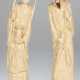 2 asiatische Figuren "Kaiserpaar", China 20. Jh., elfenbeinfarben, geschnitzt in Harz, z.T. farbig staffiert, auf rundem, schwarzem Sockel, H. 32 cm und 34,5 cm - фото 1