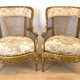 Paar Louis-Seize Sessel, reich geschnitztes Gestell vergoldet, Rückenlehne in Armlehnen übergehend, mit Rattangeflecht, lose Sitzkissen mit Floral- und Vogelmuster, 101x72x63 cm - Foto 1