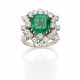 White gold diamond and emerald cluster ring, emera… - Foto 1