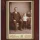 FATHER & SON WITH BASEBALL BAT AND BALL CABINET PHOTOGRAPH C.1880S - Foto 1