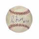 GREG MADDUX AUTOGRAPHED AND INSCRIBED GAME USED BASEBALL FROM 300TH CAREER VICTORY (MLB AUTHENTICATION) - Foto 1