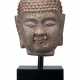 Monumentaler Kopf des Buddha Shakyamuni aus Stein - фото 1