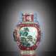 Exzellente Yangcai-Vase mit rubinrotem Fond und Lotusblüten, Vorder- und rückseitig mit Landschaftsreserven - фото 1