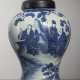 Schultervase aus Porzellan mit unterglasurblauem Figurendekor - Foto 1