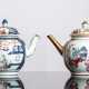 Zwei Teekannen aus Porzellan mit 'Famille rose'-Figurendekor - фото 1