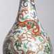 Tropfenförmige Vase mit fünf Drachen, polychrom dekoriert - Foto 1