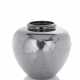 Feine Vase mit fünf Koi aus Silber - photo 1