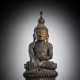 Skulptur des Buddha Shakyamuni aus Holz mit goldener - und schwarzer- Lackfassung - Foto 1