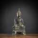Bronze des Buddha Shakyamuni mit schwarzer- und goldfarbener Lackfassung - photo 1