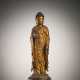 Skulptur des Buddha Amida aus Holz mit schwarzer und goldfarbener Lackfassung - Foto 1