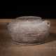 Keramikgefäß aus hellgrauer Tonware im archaischen Stil - Foto 1