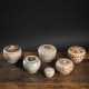 Sechs Deckeldosen aus Keramik mit abstraktem Dekor - фото 1