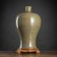 Dunkelgrün glasierte Vase mit krakelierter Glasur 'Meiping' - photo 1