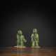 Zwei grün glasierte Figuren von sitzenden Lohan aus Tonware - photo 1