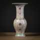 'Yenyen'-Vase aus Porzellan mit 'Famille rose'-Floraldekor - Foto 1