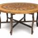 Großer Tisch aus Holz mit Marketerie-Dekor - Foto 1