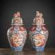 Paar achteckige Deckelvasen aus Imari-Prozellan mit Handhaben bekrönt von Shishi - Foto 1