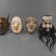 Vier Nô-Masken aus Holz, drei mit Farbfassungen - photo 1