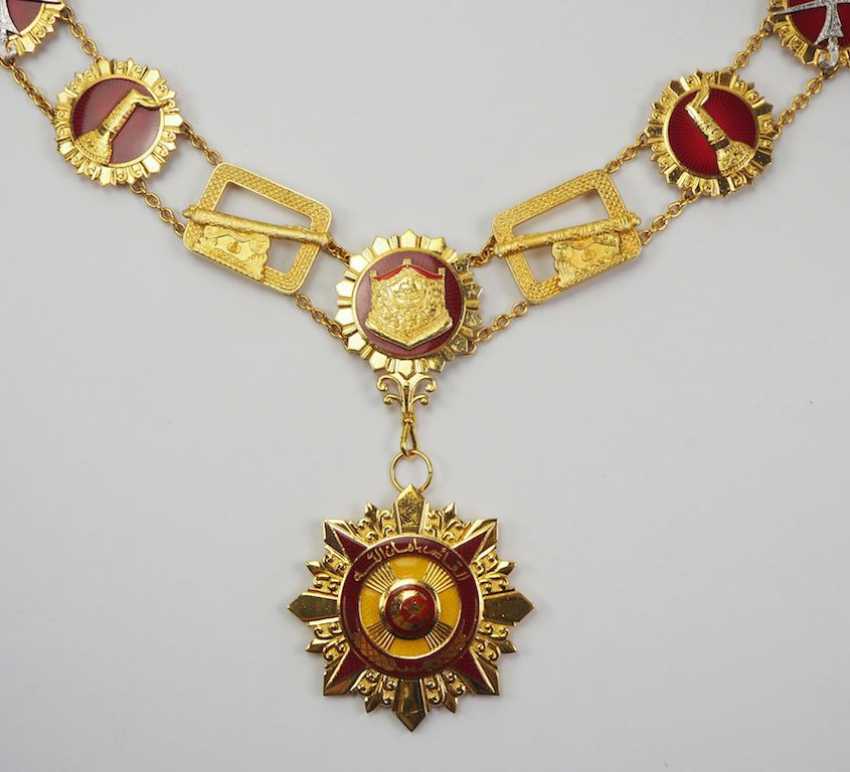 Некоторые из мундиров и наград Cултана Брунея Некоторые из мундиров и наград Cултана Брунея фалеристика, королевские династии, монархия, униформа