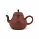 A YIXING PEAR-SHAPED TEAPOT AND COVER - Foto 1