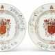 A PAIR OF CHINESE EXPORT PORCELAIN `SCOTTISH MARKET` ARMORIAL CHARGERS - photo 1