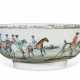 A CHINESE EXPORT PORCELAIN `EUROPEAN SUBJECT` PUNCHBOWL - фото 1