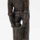 Bronze-Figur "Bauer bei der Arbeit", braun patiniert, auf Marmorsockel bezeichnet "Iffland", Ges. H. 26 cm - фото 1