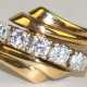 Ring, 585er GG, diagonal in Reihe besetzt mit 5 Brillanten von zus. Ca. 0,50 ct., ges. 5 g, RG 61 - photo 1