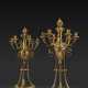 A PAIR OF LATE LOUIS XVI ORMOLU SIX-BRANCH CANDELABRA - Foto 1