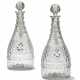 A PAIR OF ENGLISH CUT-GLASS ARMORIAL PINT DECANTERS AND STOPPERS - Foto 1