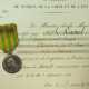 Frankreich: Tonkin Medaille, mit Urkunde für einen Marine-Apotheker 1. Klasse. - Foto 1