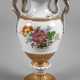 Meissen "Schlangenhenkelvase" mit Blumenmalerei - photo 1