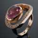 Roségold 750 Ring "Primadonna" mit rosé Turmalin Cabochon in offener ellipsoider Brillant Schiene (zus. ca. 0.33ct/VS/TW), 7,6g, Gr. 50 - фото 1