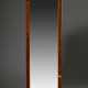 Schmaler Empire Pfeilerspiegel mit Messing Rosetten und figürlichem Beschlag im Giebel, Mahagoni/Obstholz, geteiltes altes Spiegelglas, 172x44,5cm - photo 1