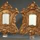 Paar Spiegel in geschnitzten Rahmen nach Rokoko Vorbild mit Voluten und Rocaillen, Eiche vergoldet, Italien 20.Jh., 50x37cm, min. berieben - photo 1
