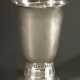 Dänischer Art Deco Fußbecher mit martellierter Wandung und abstrahierter Blatt- und Perlbordüre, Silber, 239g, H. 19cm, Ø 12,3cm - photo 1