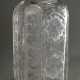 Oktogonale Flasche mit ornamentalem Stern- und Olivenschliff sowie Metall Schraubdeckel ohne Ring, 18.Jh., H. 19,2cm, Standfläche berieben - фото 1