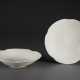 A RARE PAIR OF WHITE-GLAZED LOBED DISHES - фото 1