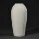 AN UNUSUAL CARVED DEHUA `SHOULAO IN LANDSCAPE` VASE - фото 1