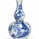 A BLUE AND WHITE DOUBLE-GOURD-SHAPED VASE - фото 1