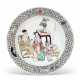 A FAMILLE ROSE AND GRISAILLE `LADY AND SCHOLAR` DISH - Foto 1