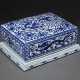 A RARE BLUE AND WHITE `DRAGON AND PHOENIX` WRITING BOX AND COVER - Foto 1