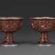 A PAIR OF TIXI LACQUER STEM CUPS - Foto 1